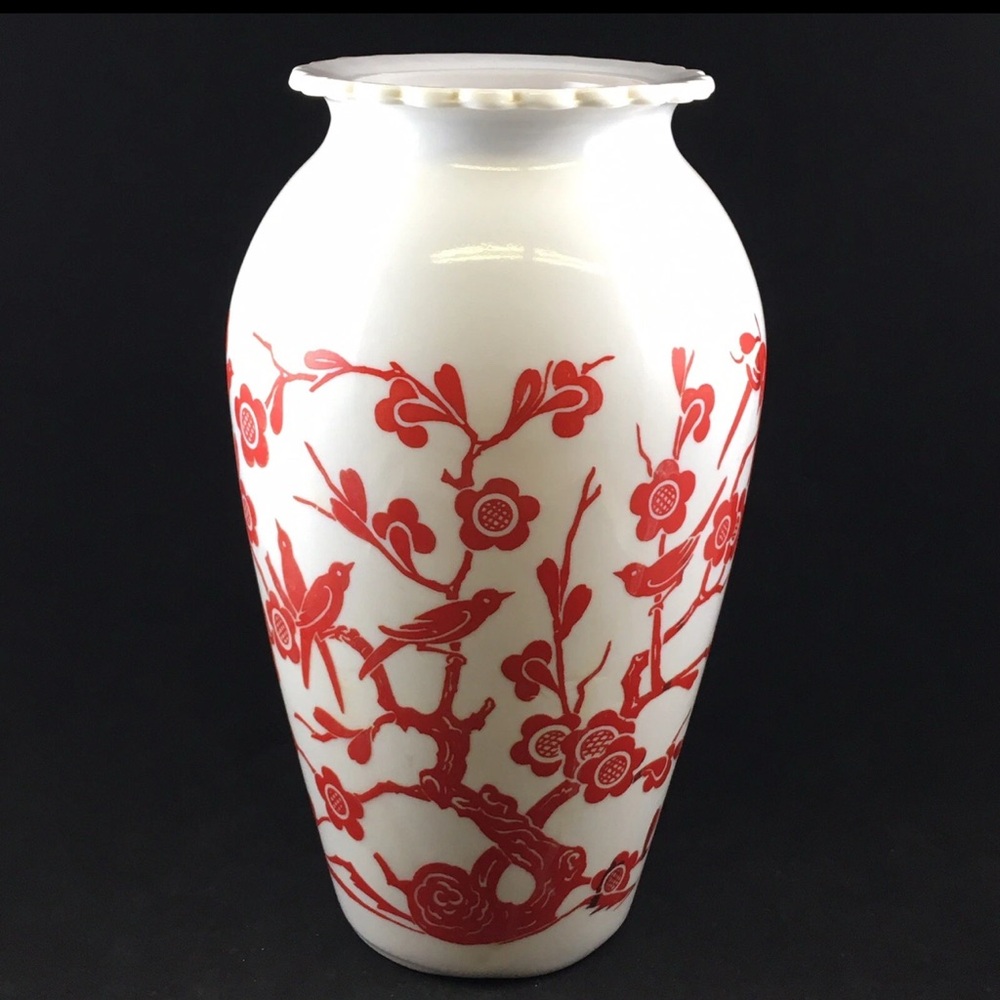 VTG 1940s White & Red Anchor Hocking
Vitrock Milk Glass
Flowers Birds EUC - Picture 4 of 8